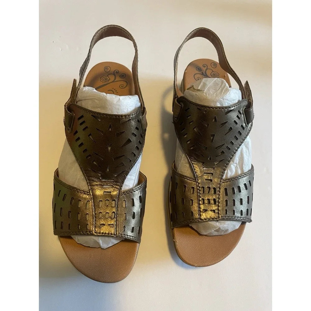 Bare Traps Jordy 7 Wide Adjustable Strap Leather Sandal -bronze -NIB - READ - Picture 1 of 7